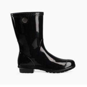 KIDS BRAND  New in BOX UGG boots Sienna